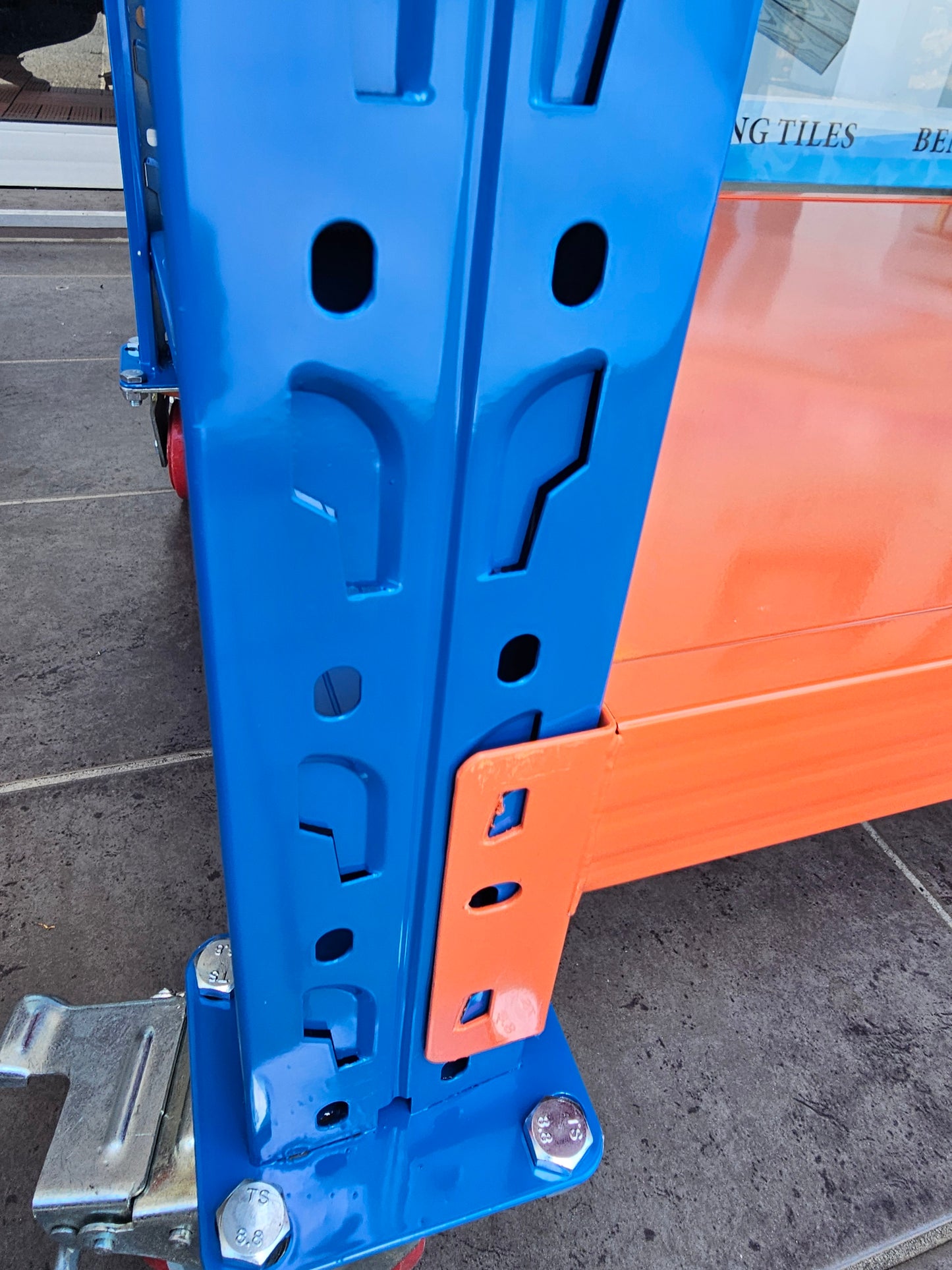 Workbench on wheels L2mxW0.6mxH1m